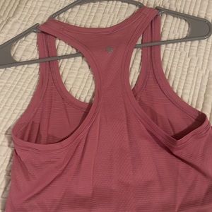 Lulu align tank cropped